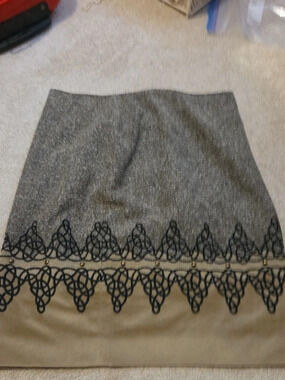 CARLISLE Vintage Skirt in Beige & Black US 16 Like New